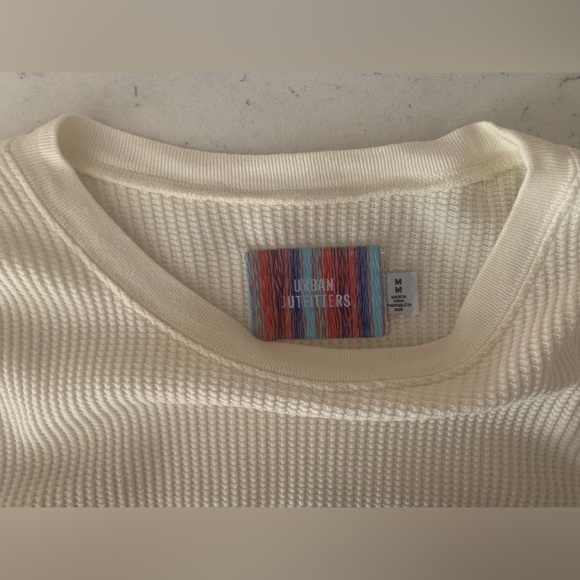 Urban Outfitters White Love Graphic Thermal Top - Size M - Picture 5 of 8